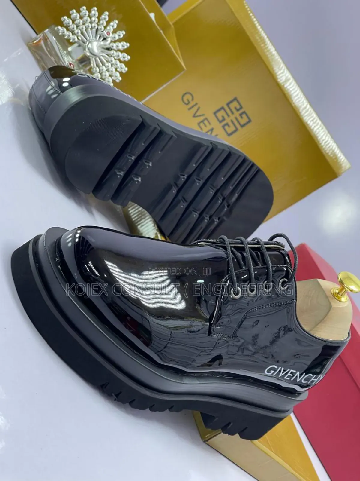 Givenchy Luxurious Lafers