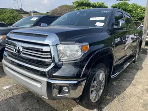Toyota Tundra 2015 Black