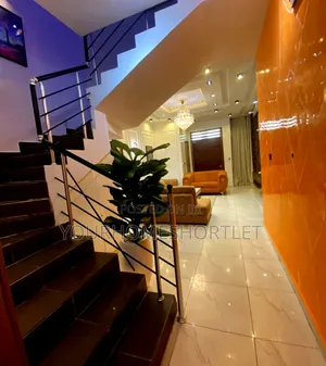 3 Bedroom Duplex With Snooker.Allows Party