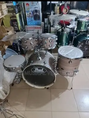 Pearl Roadshow Drum Set