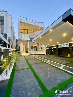 5bdrm Duplex in Lekki for sale
