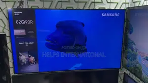 Clean Samsung 82"Qled Smart TV With Quantum Light Control