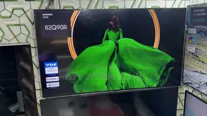 Clean Samsung 82"Qled Smart TV With Quantum Light Control