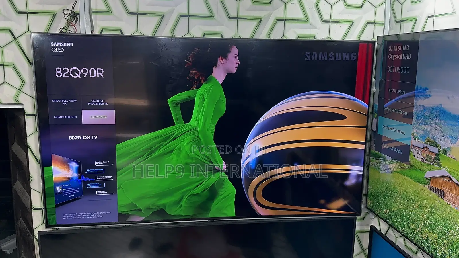 Clean Samsung 82"Qled Smart TV With Quantum Light Control