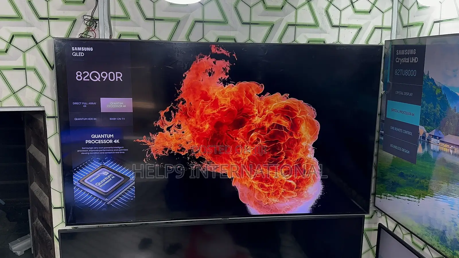 Clean Samsung 82"Qled Smart TV With Quantum Light Control
