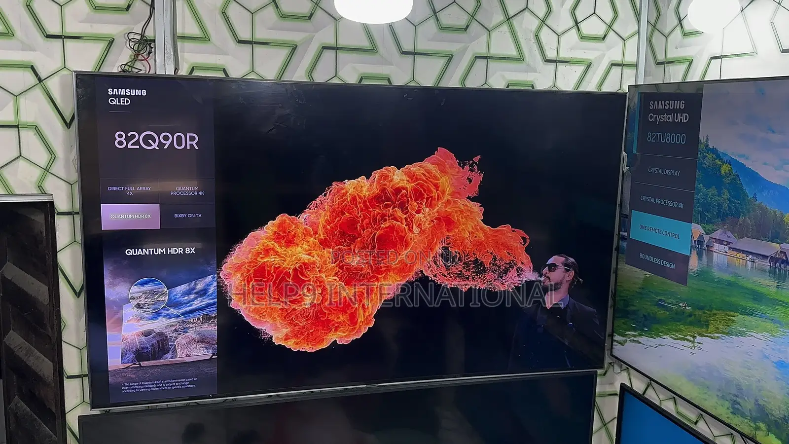 Clean Samsung 82"Qled Smart TV With Quantum Light Control