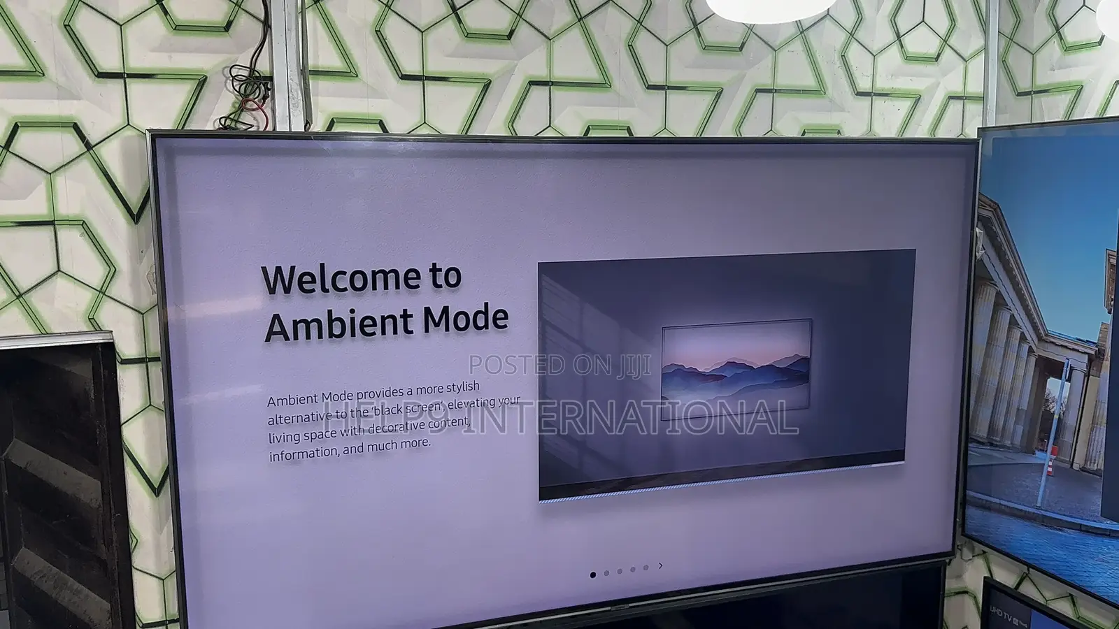 Clean Samsung 82"Qled Smart TV With Quantum Light Control