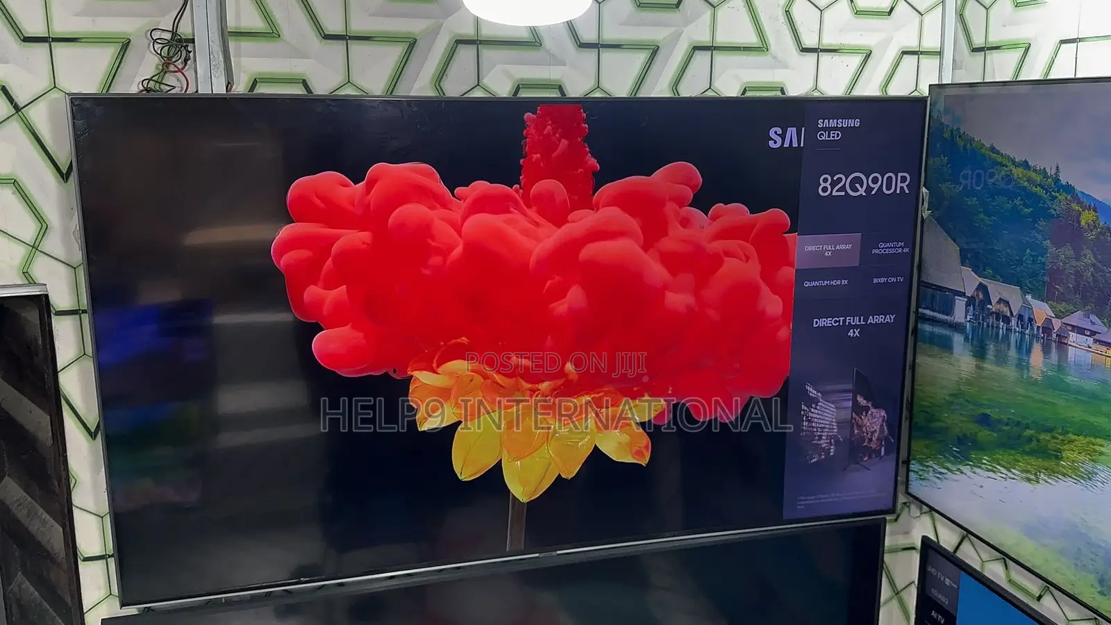 Clean Samsung 82"Qled Smart TV With Quantum Light Control