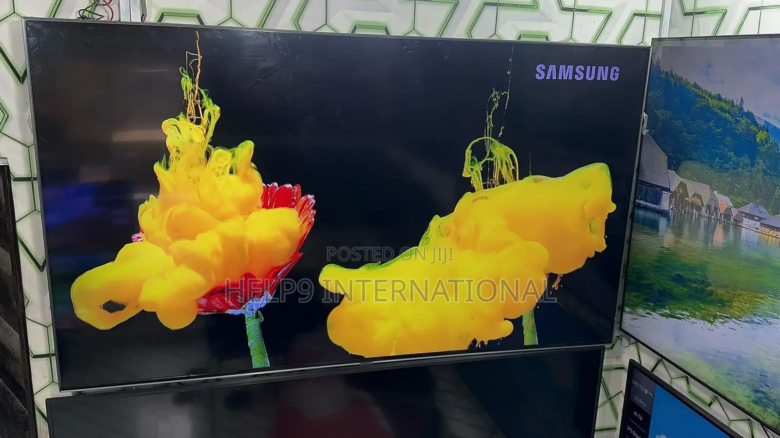 Clean Samsung 82"Qled Smart TV With Quantum Light Control