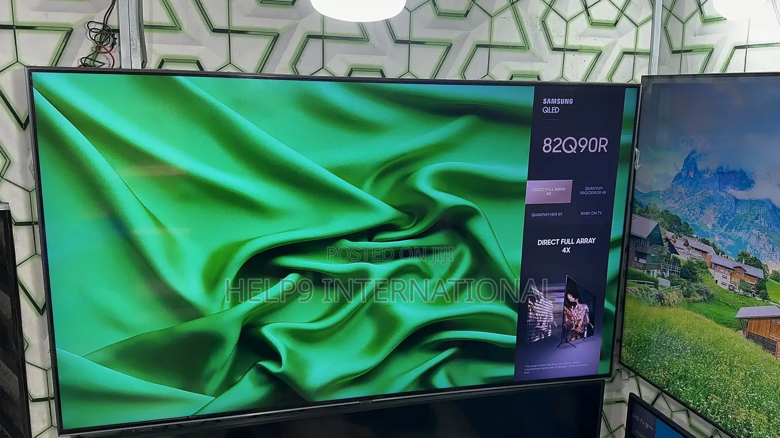 Clean Samsung 82"Qled Smart TV With Quantum Light Control
