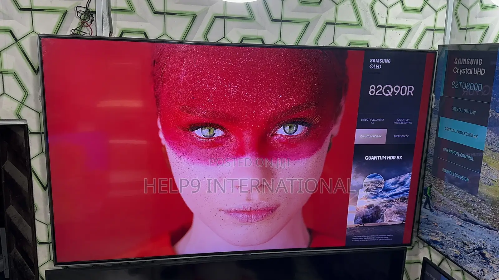 Clean Samsung 82"Qled Smart TV With Quantum Light Control