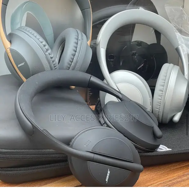 Bose 700 Super Bass Noise Canceling Headphone With Purse in Ojo