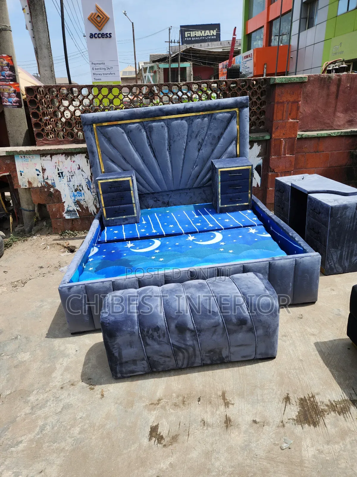 Queen Size 6by6 Complete Set Of Bed.