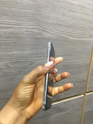 Apple iPhone X 64 GB White