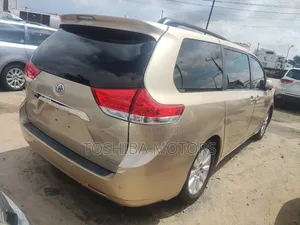 Toyota Sienna Limited AWD 7-Passenger 2013 Gold