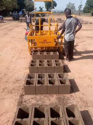 Concrete Mobile Block Molding Machine (Egg Layer)