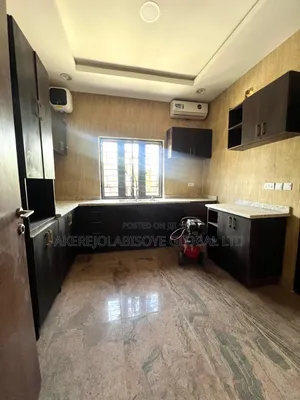 4bdrm Townhouse / Terrace in Gwarinpa Main for rent