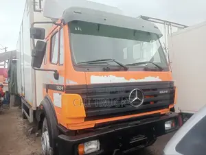 Mercedes Benz 18tons Cargo Truck 2000 Orange