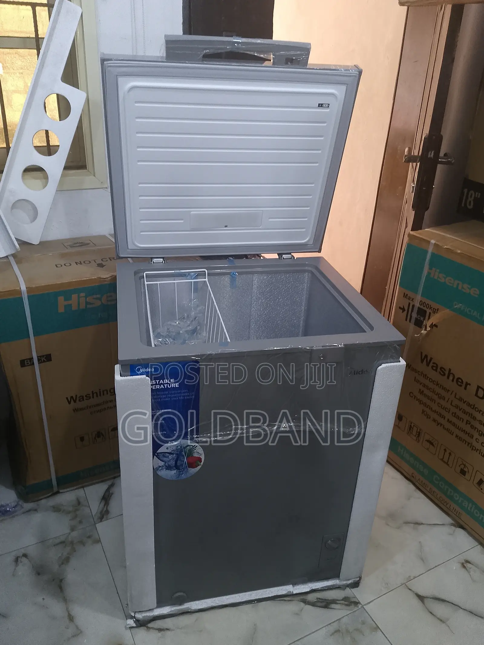Midea 150L Low Voltage Operation Chest Freezer (Hs-186cn)