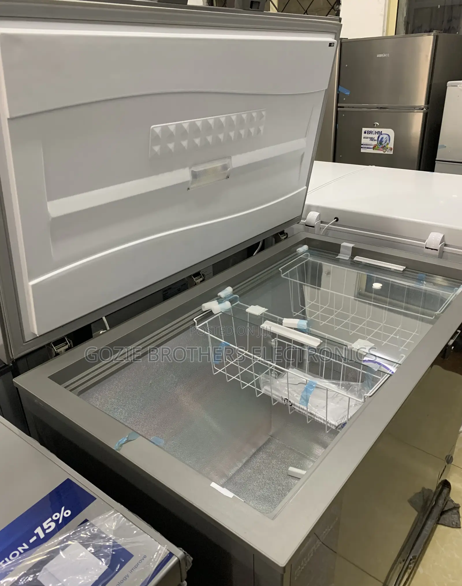 Midea Chest Freezer (250 Liters)