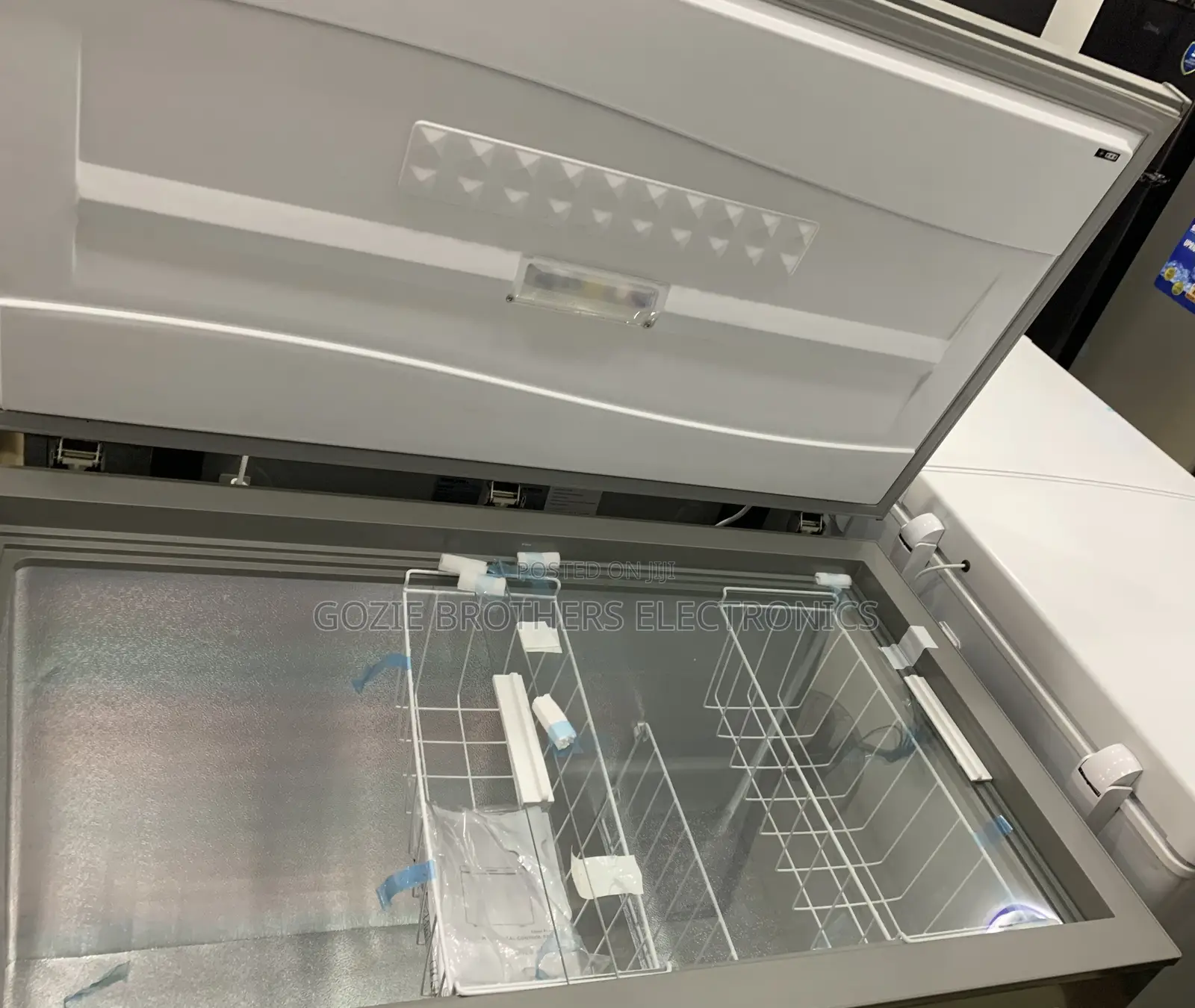 Midea Chest Freezer (250 Liters)