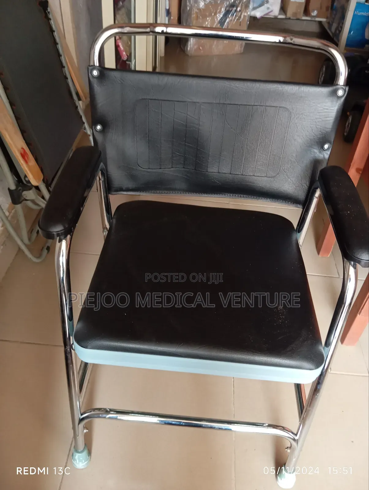 Commode Chair