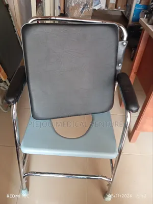 Commode Chair