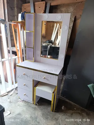 Beautiful Modern Dresser With Lights