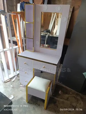 Beautiful Modern Dresser With Lights