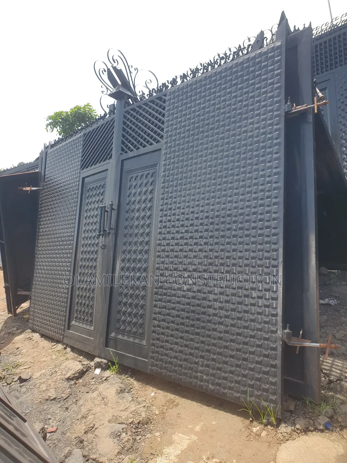 Bi Parting Swing Gates