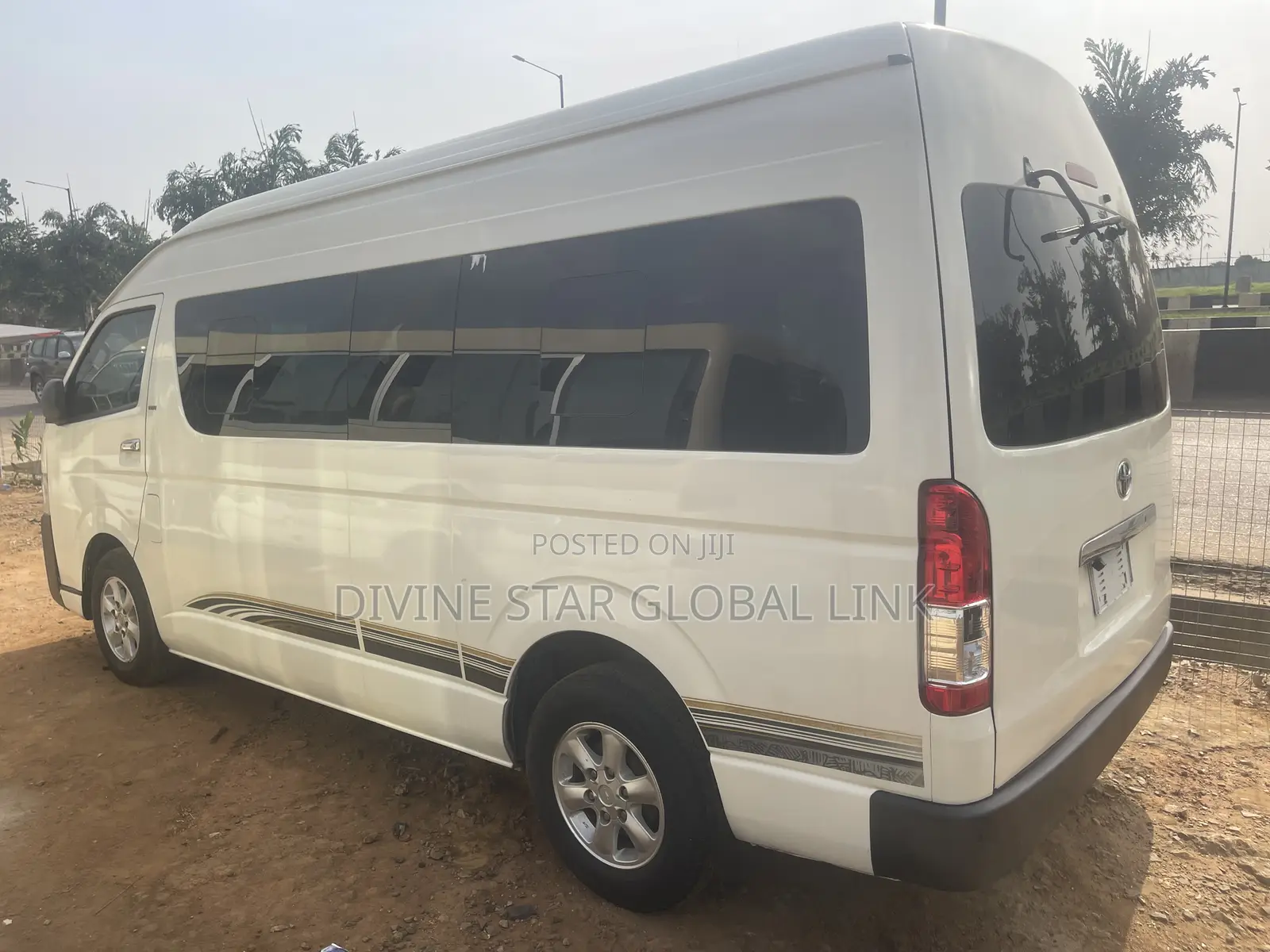 Toyota HiAce 2018 White