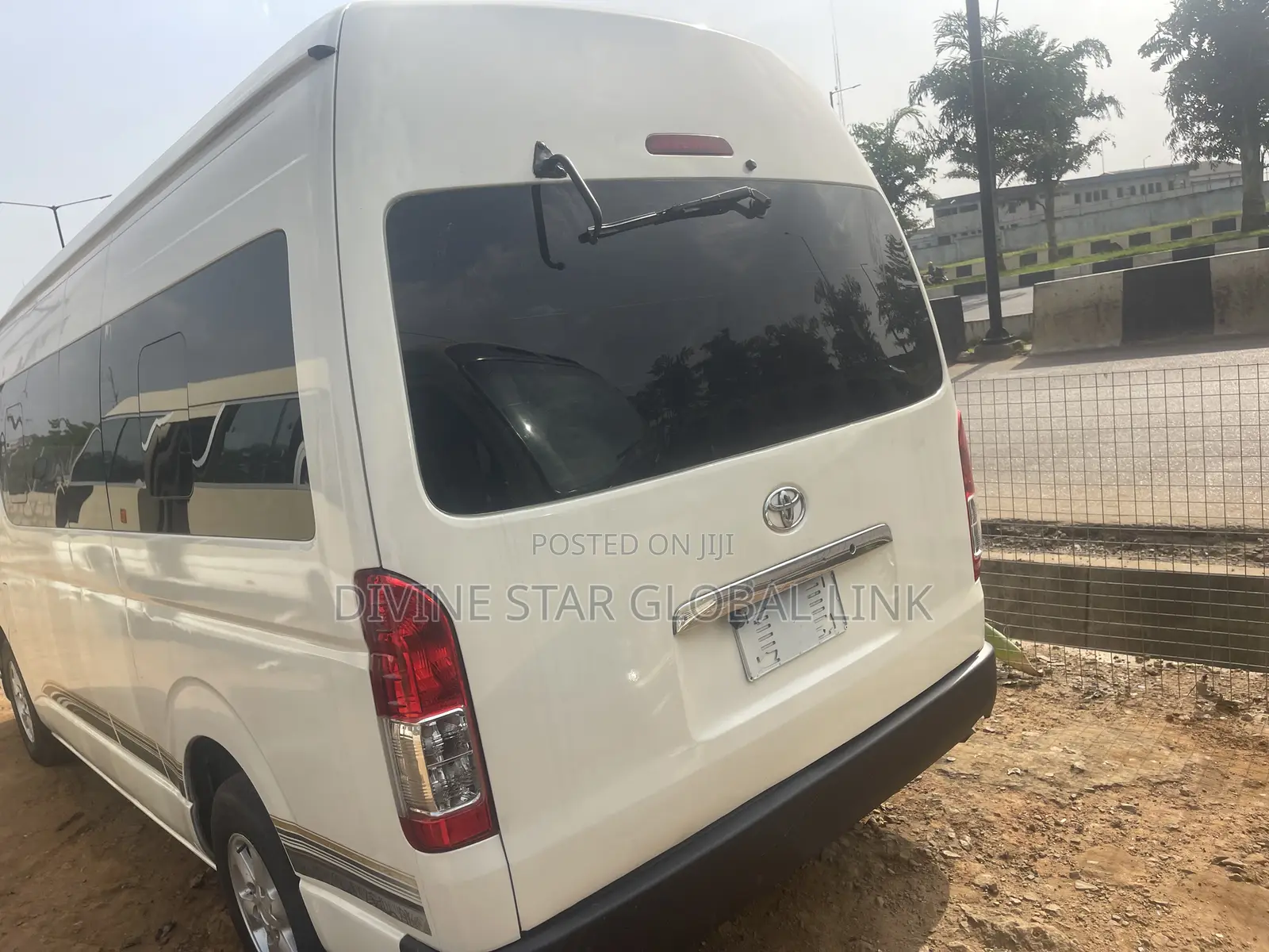 Toyota HiAce 2018 White