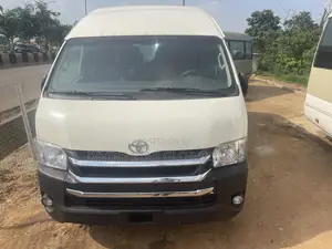 Toyota HiAce 2018 White