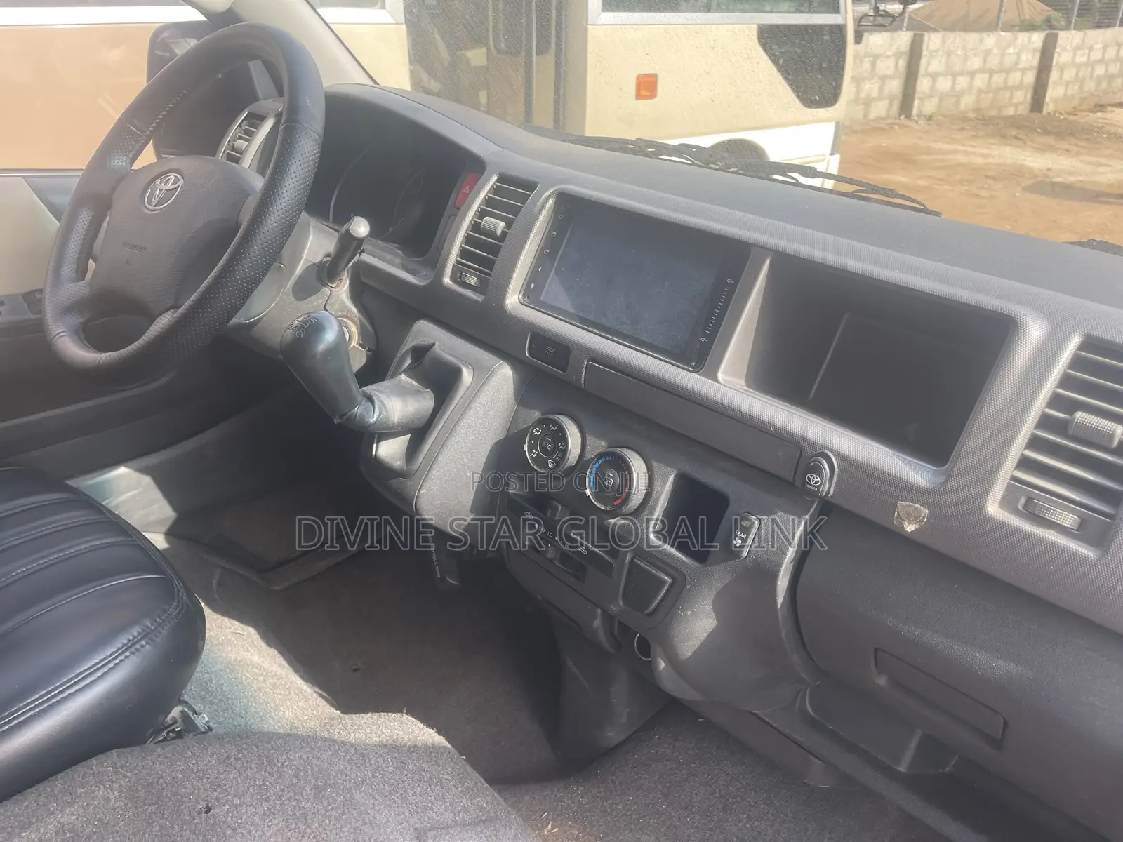 Toyota HiAce 2018 White