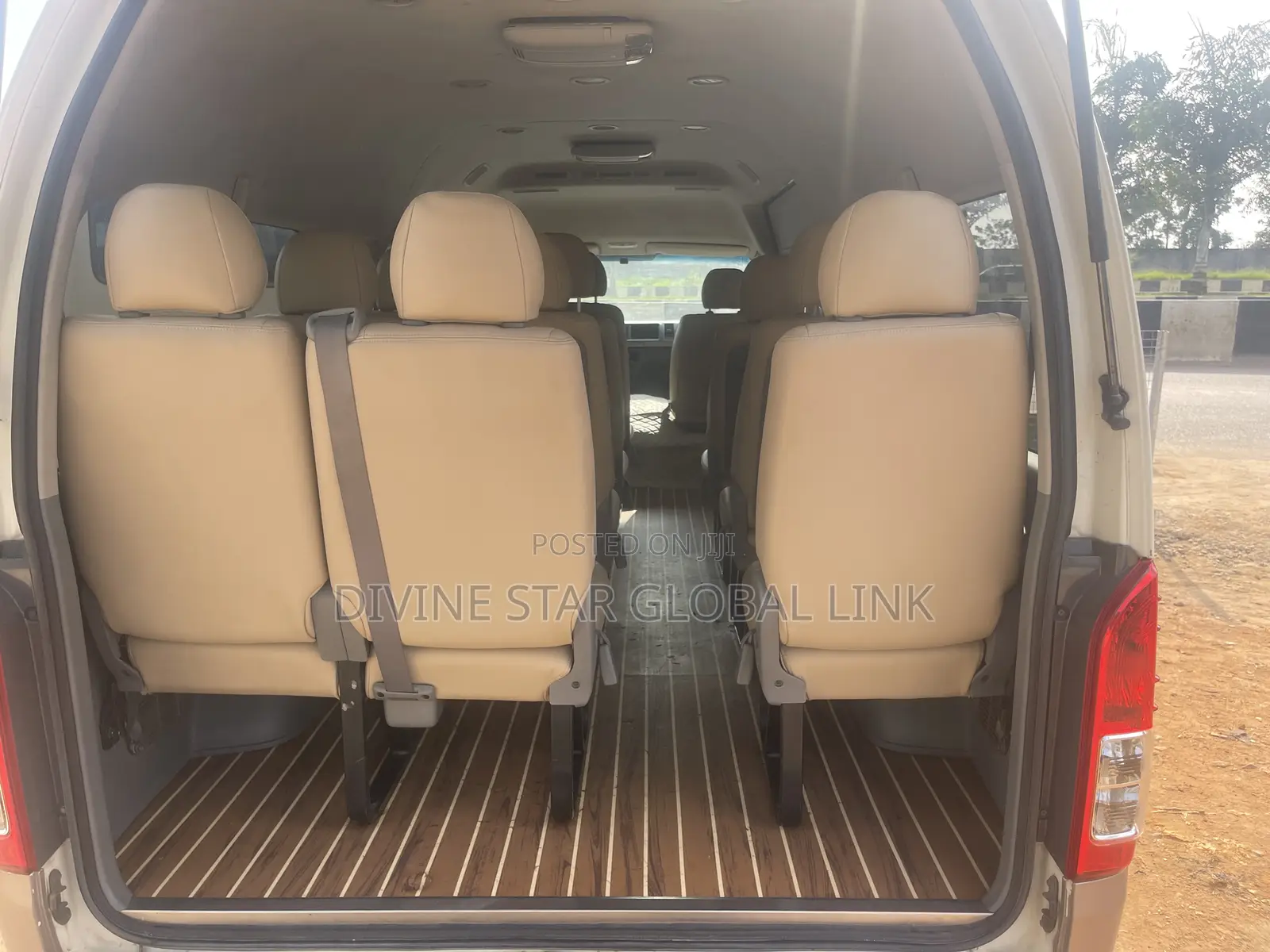 Toyota HiAce 2017 Black