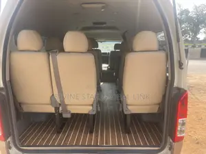 Toyota HiAce 2017 Black