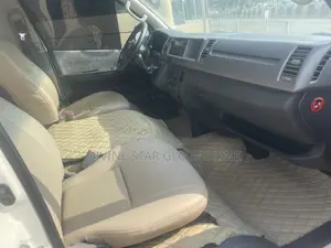 Toyota HiAce 2017 Black