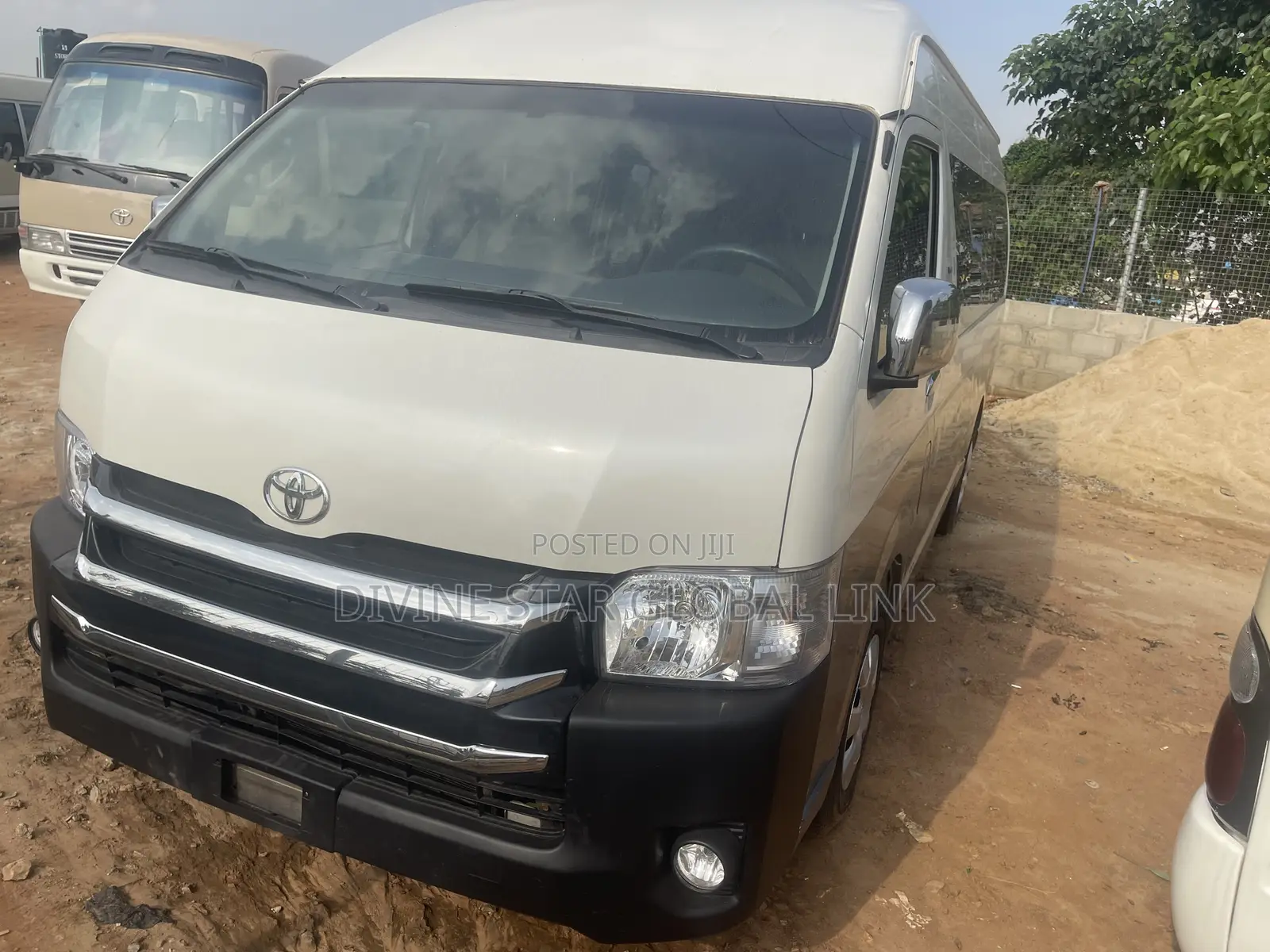 Toyota HiAce 2017 Black