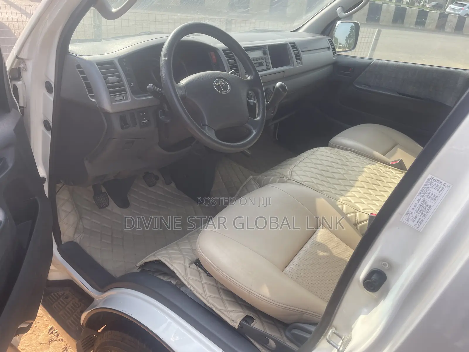 Toyota HiAce 2017 Black
