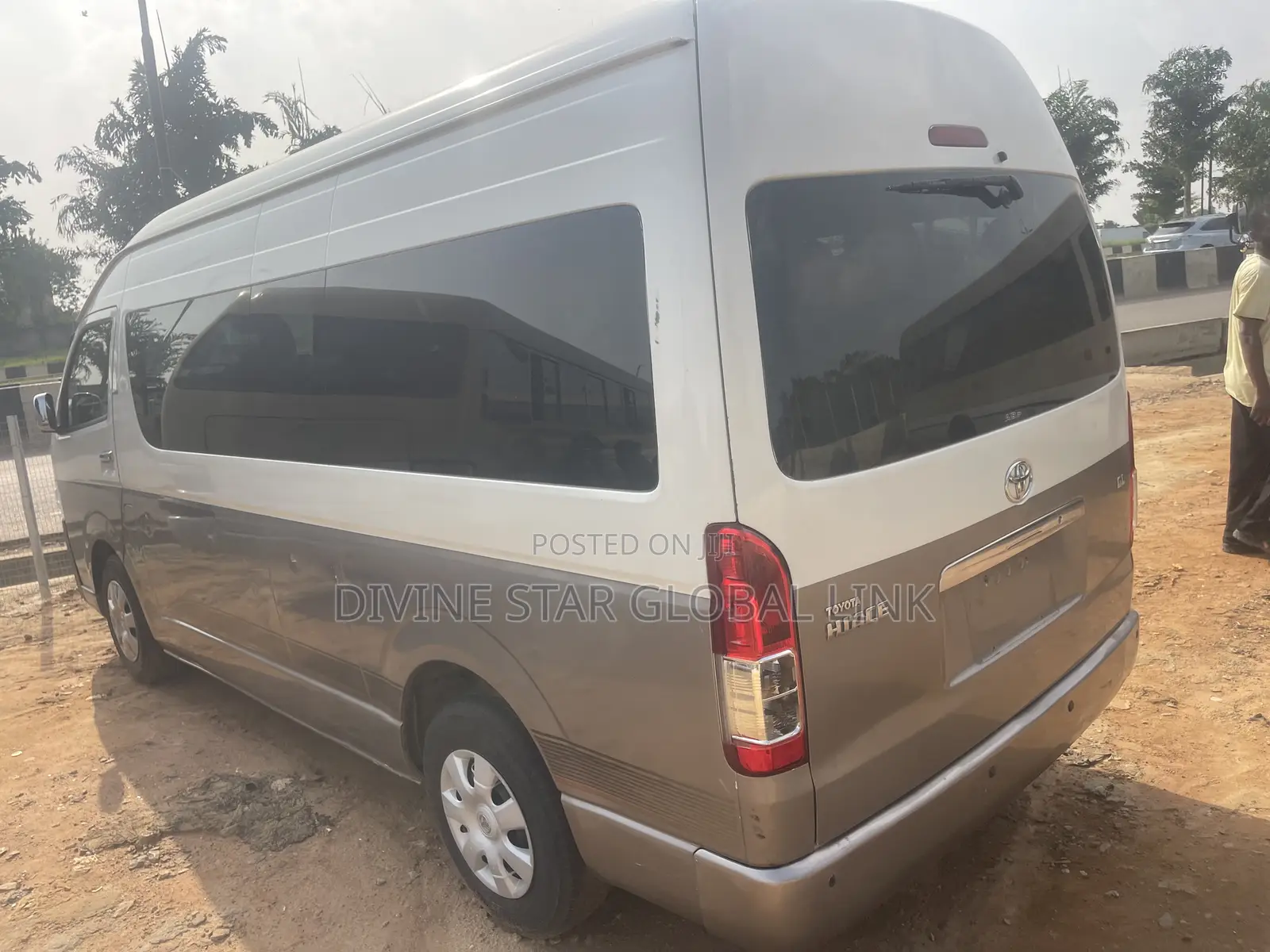 Toyota HiAce 2017 Black