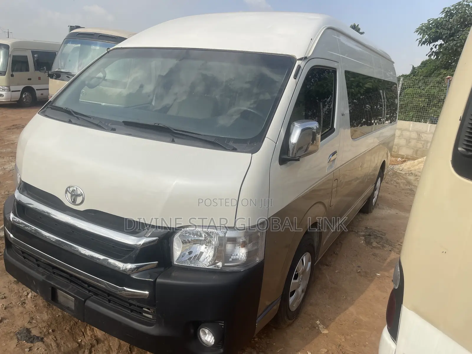 Toyota HiAce 2017 Black