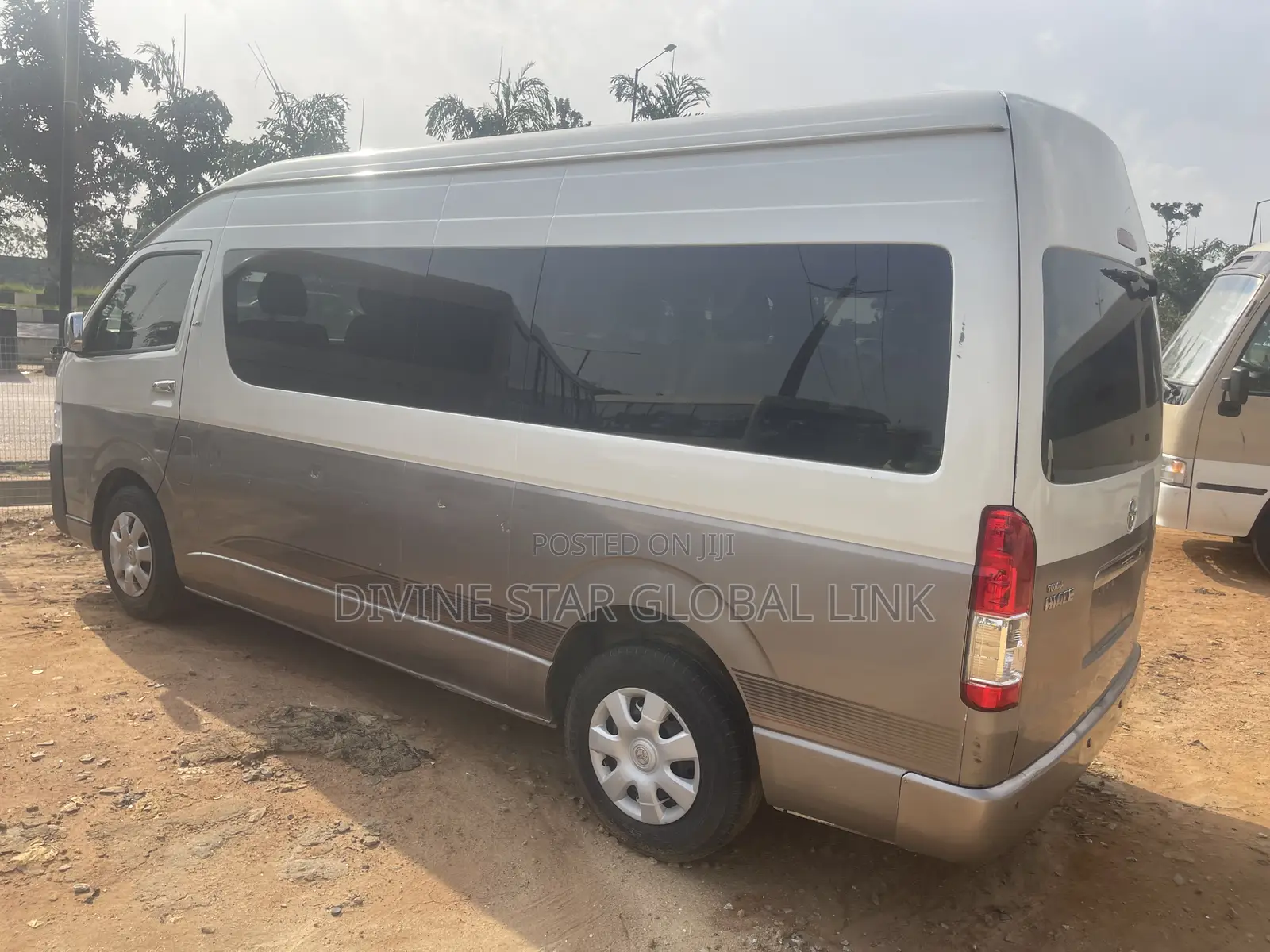 Toyota HiAce 2017 Black
