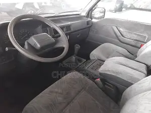 Mitsubishi L300 2005 Blue