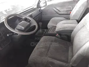 Mitsubishi L300 2005 Blue