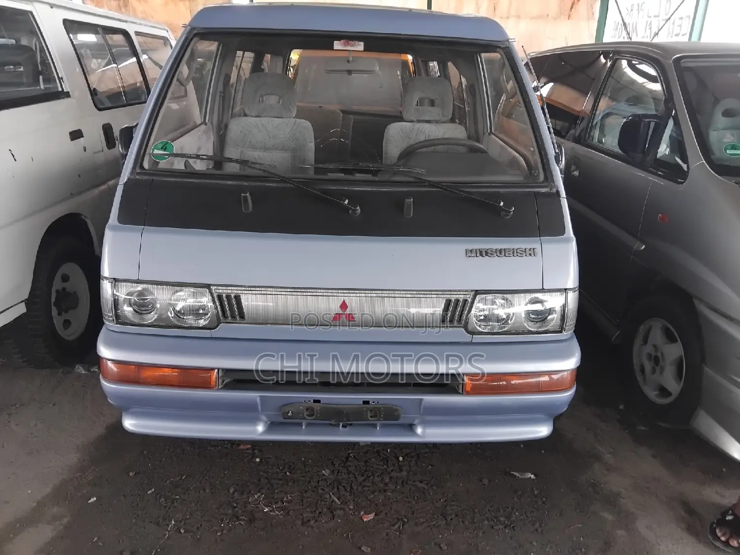 Mitsubishi L300 2005 Blue