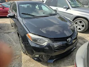 Photo - Toyota Corolla 2015 Gray