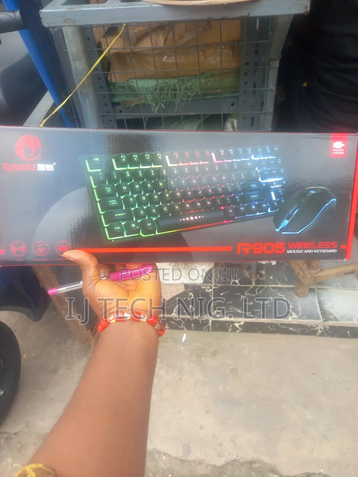 R905 Rechargeable Wireless Keyboard and Mouse.