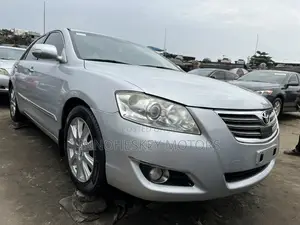 Photo - Toyota Camry 2010 Silver