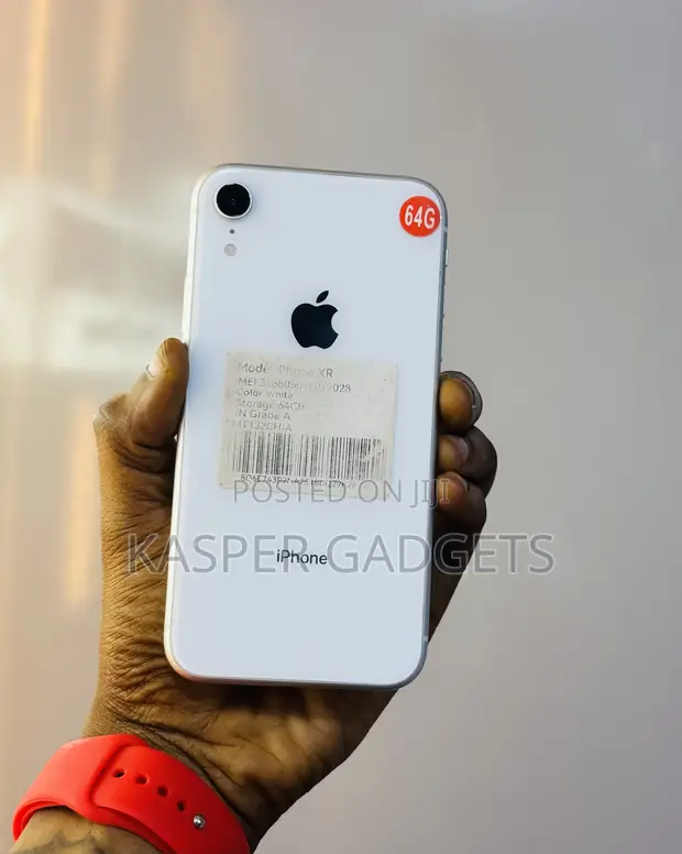 iPhone XR White 64 GB Apple iPhone XR 64 GB White in Ikeja