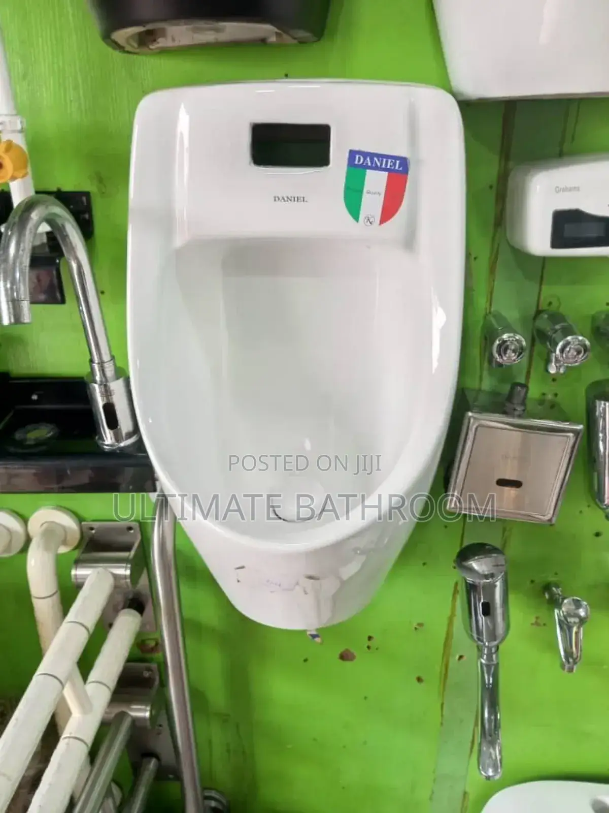 Medium Urinal Bowl With Sensor Flusher